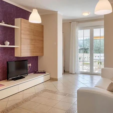 Klimatisierte In Spadici Mit Parkplatz Apartment Porec