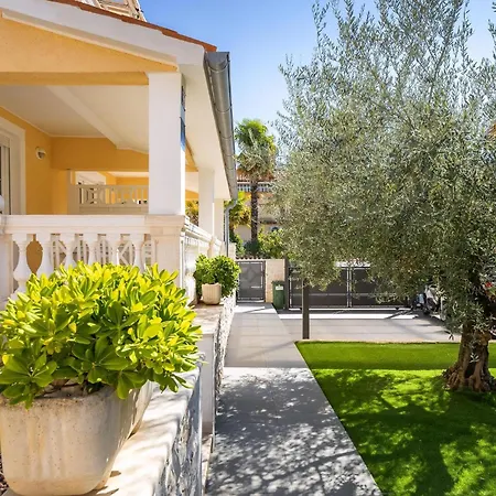 Apartment Klimatisierte In Spadici Mit Parkplatz Porec
